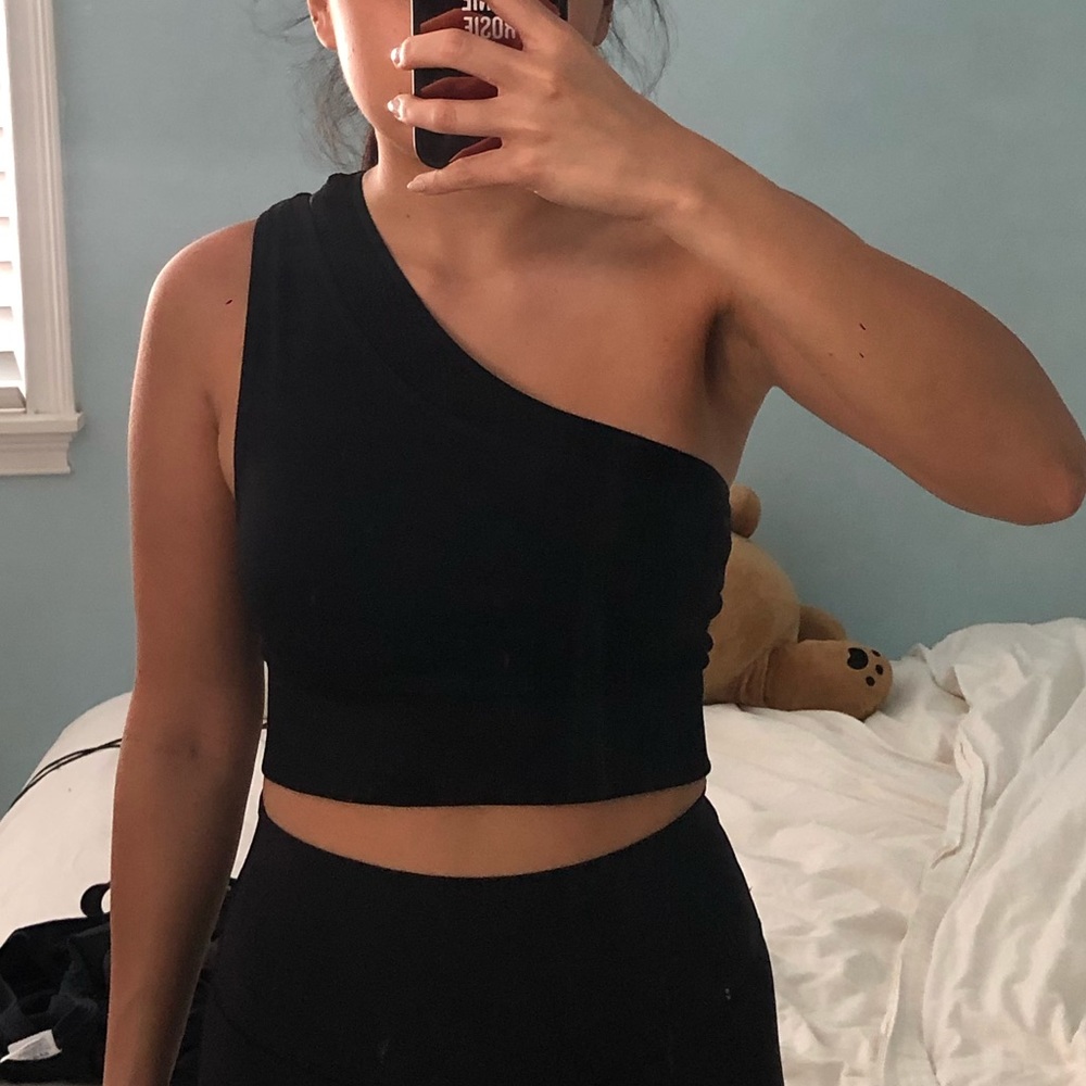 One shoulder sports bra